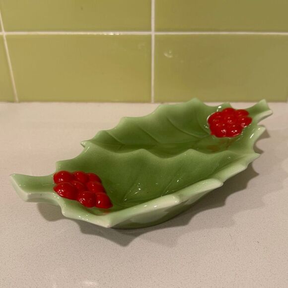 Vintage Holly & Berries Ceramic Holiday Dish — Festive Serving / Candy Tray - Picture 3 of 7
